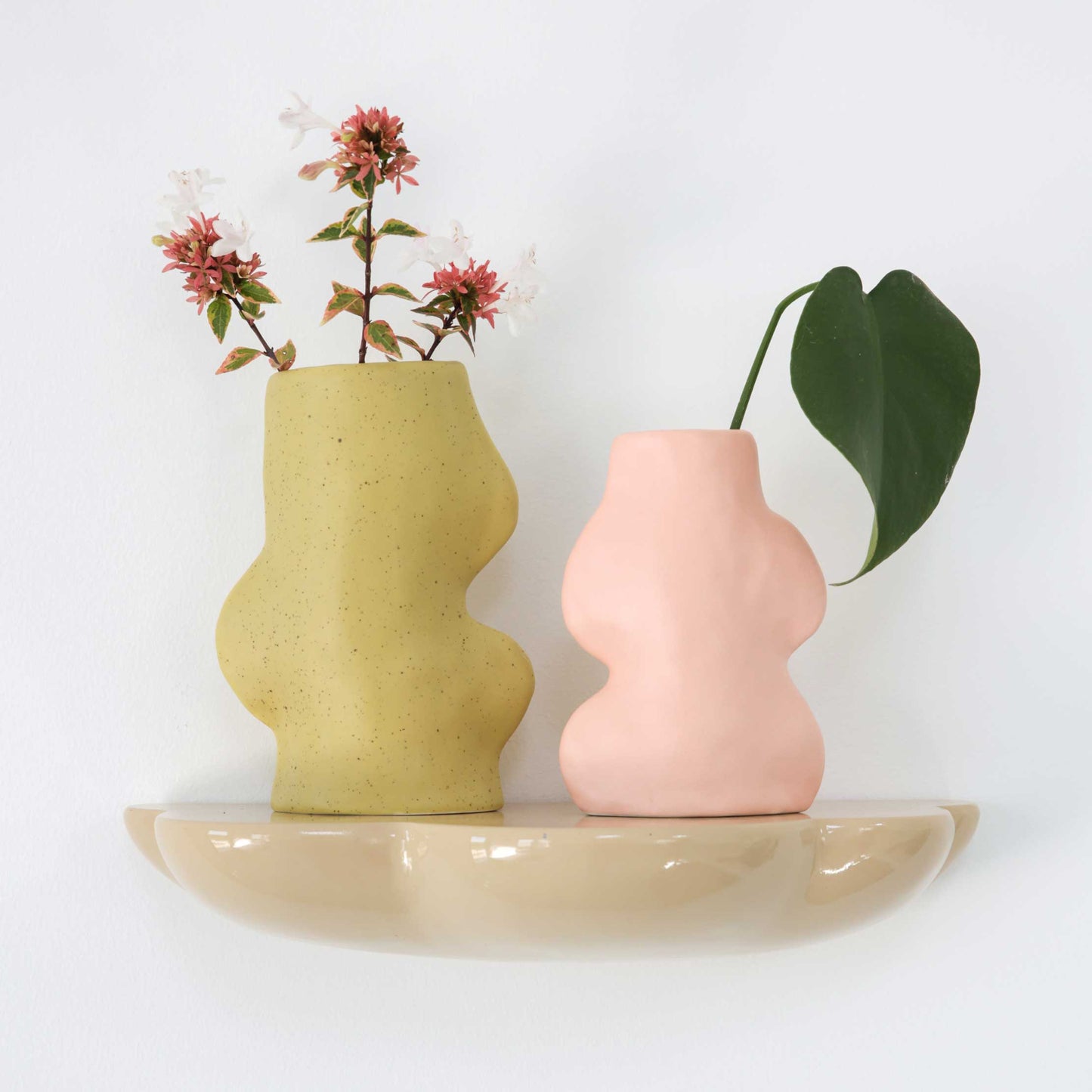 Fluxo Ceramic Vase – Medium Pistachio Green