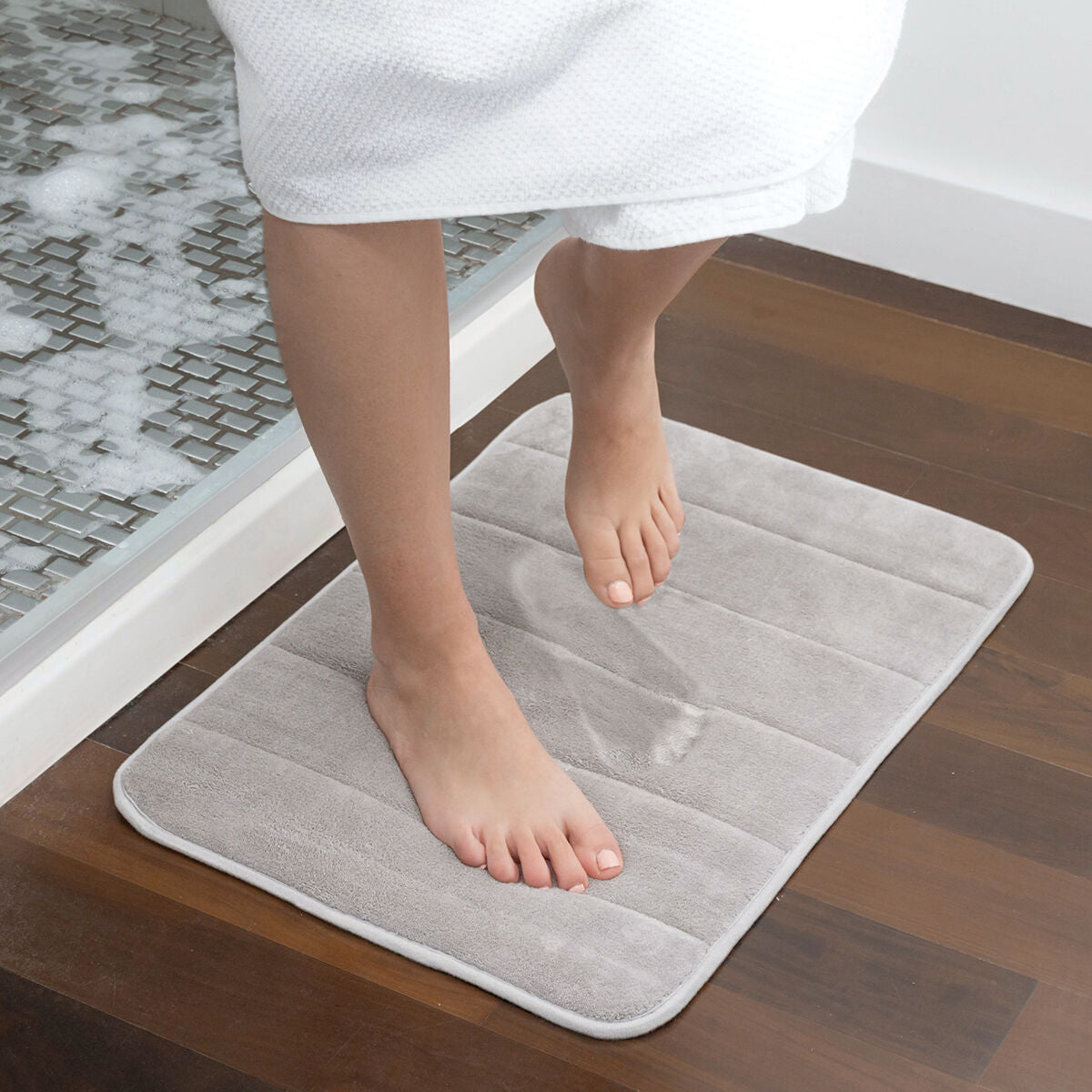 soft memory foam bath mat with non slip backing for bathroom use