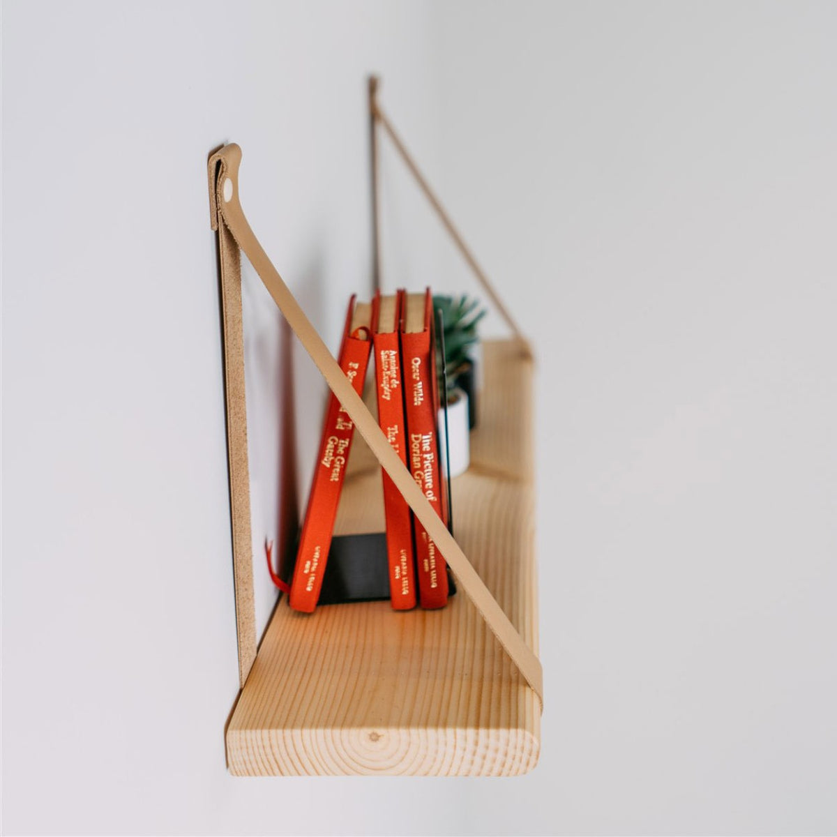 leg&go Pine & Leather Floating Shelf – 90 cm
