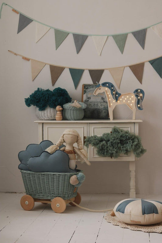 Mint Love garland with 9 linen and cotton pennants