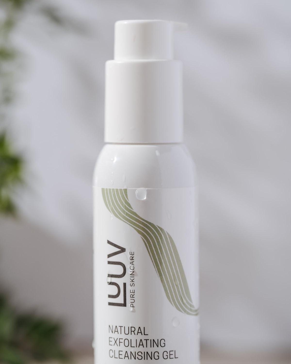Natural Exfoliating Cleansing Gel with Bamboo 125 ml tube